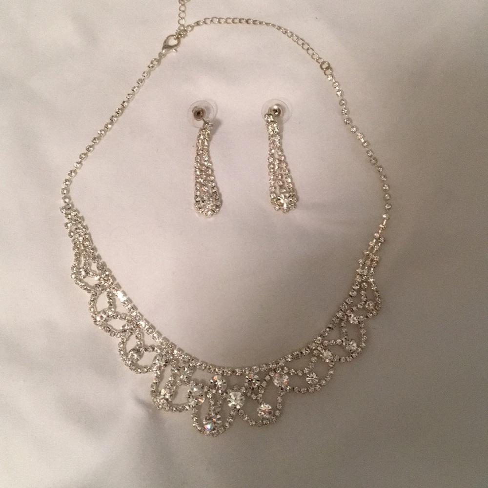 Necklace & Earrings set
